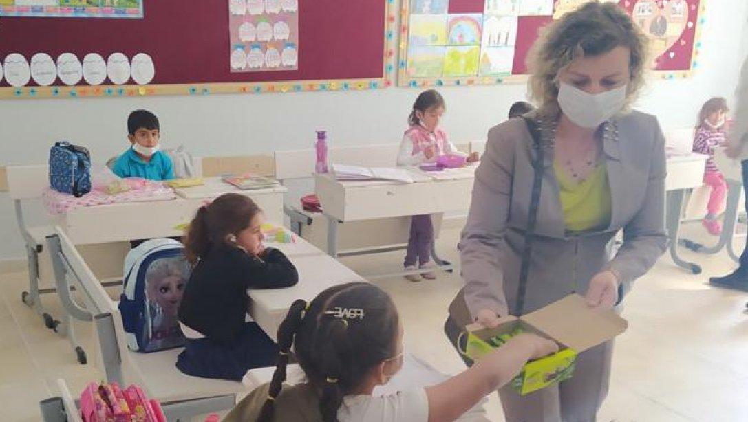 SAYIN VALİMİZİN EŞİ ARZU ÖZKAN HANIMEFENDİ ,OKULUMUZU ZİYARET ETTİLER
