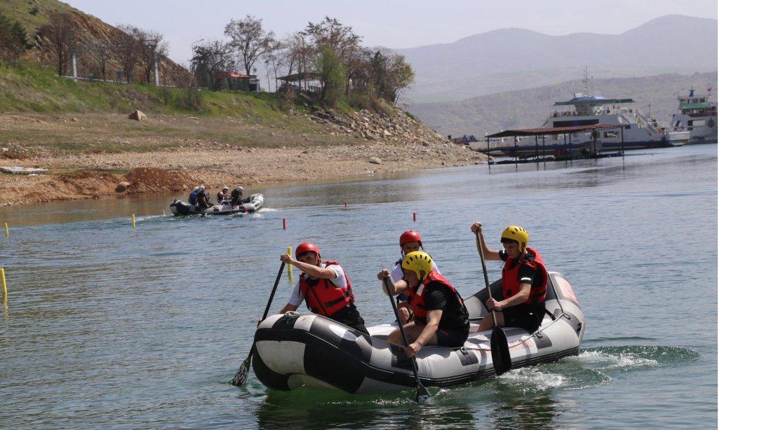 Okul Sporları Rafting İl Birinciliği Pertek Su Sporları Merkezinde Düzenlendi