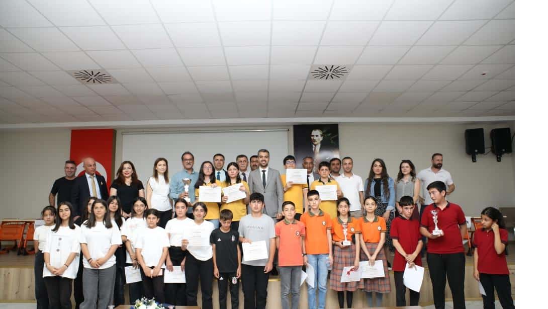 Munzur'un  Parlayan  Yıldızları  Bilgi  ve  Kültür  Yarışmaları İl Finalinde İlçemiz Cumhuriyet Ortaokulu  Birinci Oldu.